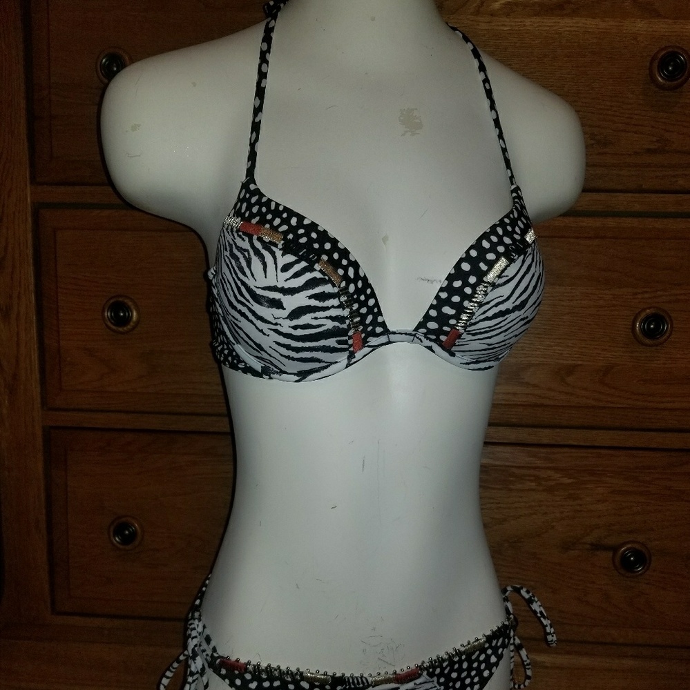 NWOT Victoria's Secret bikini top 32B